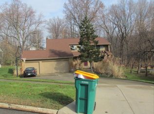 35625 Ridgeway Ln, Willoughby, OH 44094