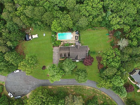 2nd image of 77 Mockingbird Ln