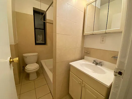 Rented by Lang Realty LLC | media 22