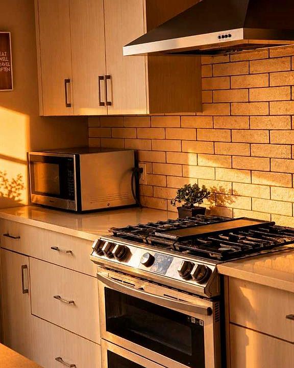 1st image of 59 E Howse Rise NE