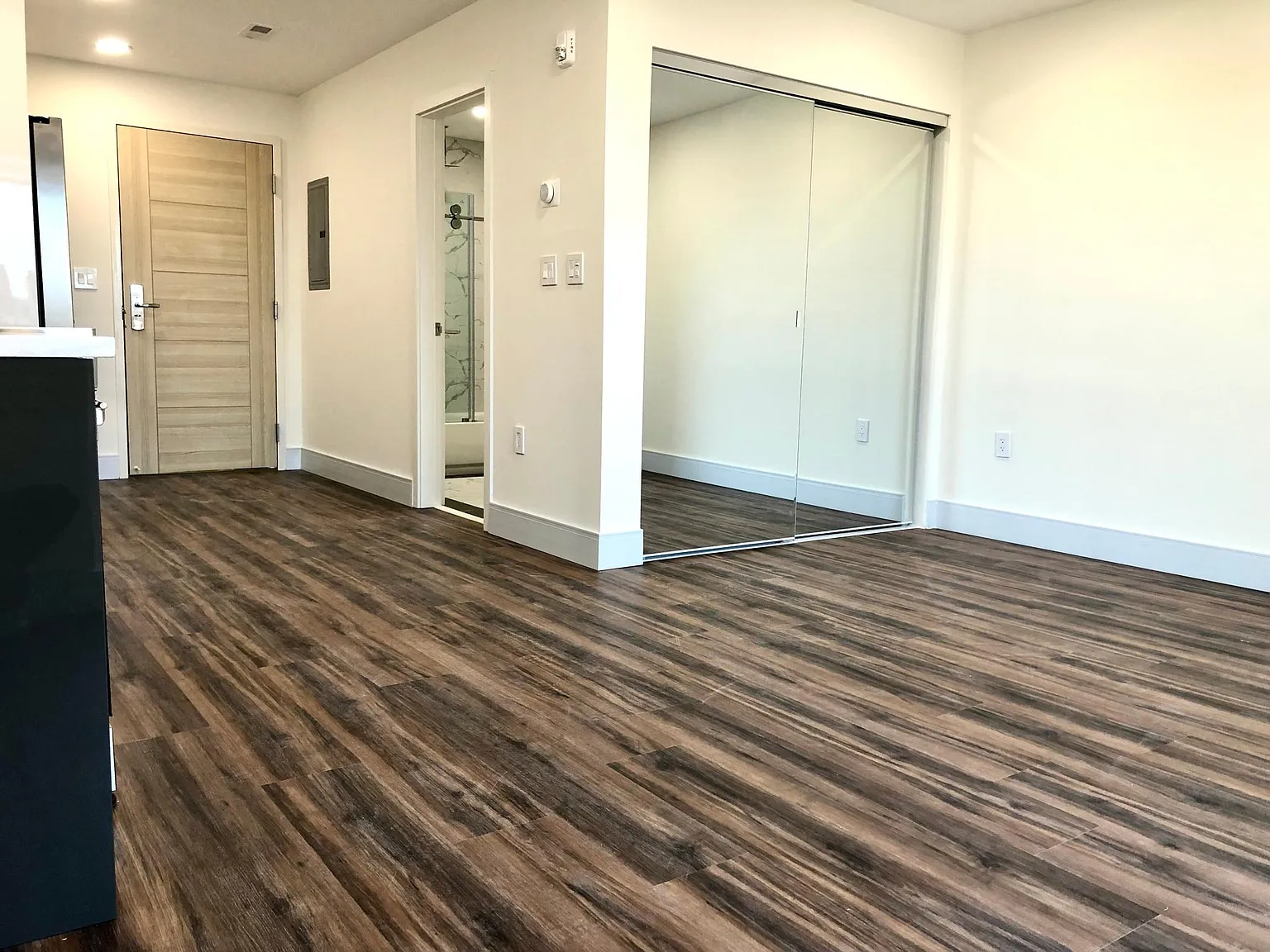Studio, 425 sqft, $1,500 — Photo 3