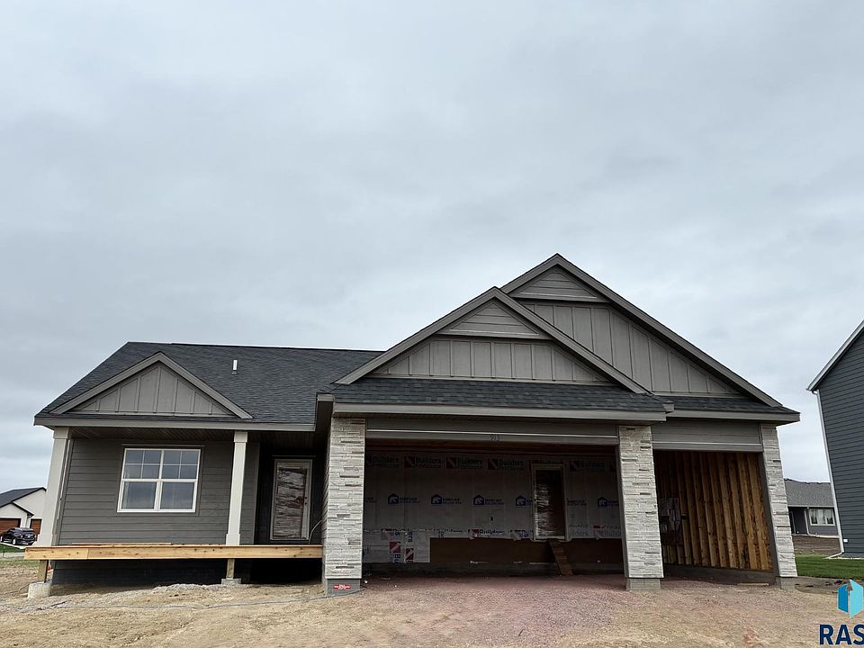 1st image of 913 S Country Club Ave
