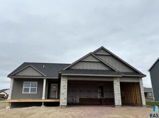 913 S Country Club Ave, Brandon, SD 57005
