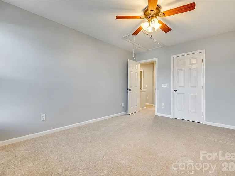 618 Bayou Cir — Photo 17