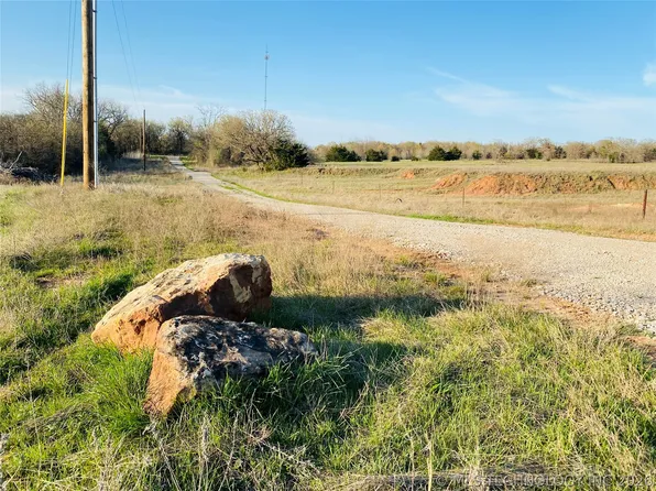 9597 Myall Rd, Lone Grove, OK 73443
