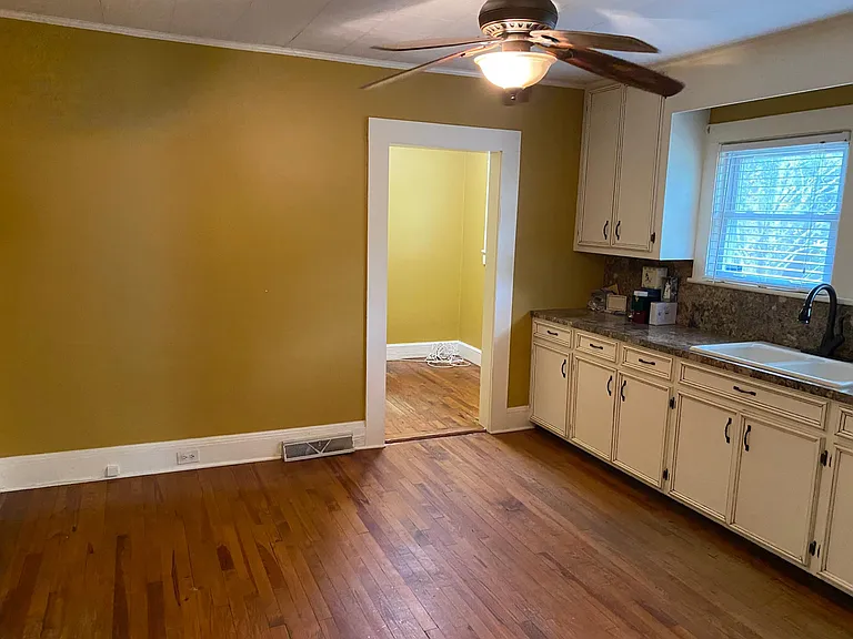 1343 S Battleground Ave — Photo 16