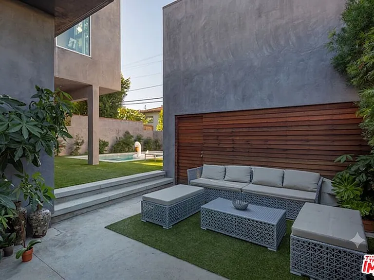459 N Flores St — Photo 13