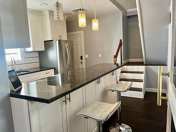 5th image of 183 Hayward Pl Floor 2