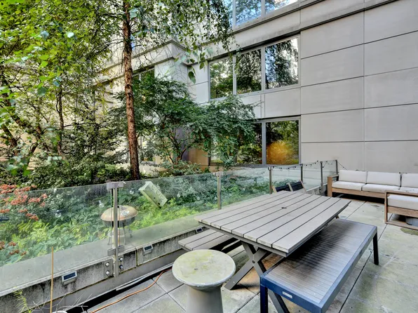 80 Riverside Boulevard image 2 of 11