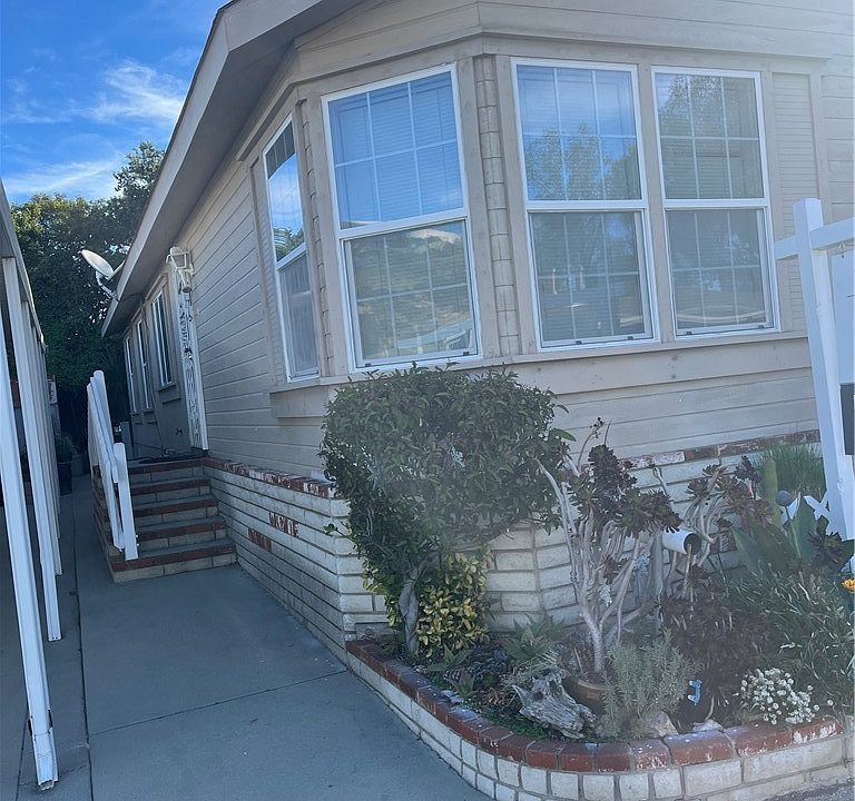 2nd image of 11401 N Topanga Blvd #50