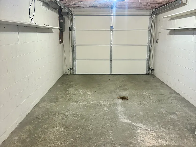 1033 Wilson Ave — Photo 8