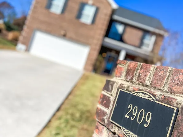 2909 Cambridge Shores Ln, Knoxville, TN 37938