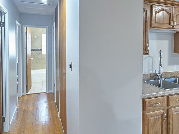 4th image of 1008 Pearson Dr