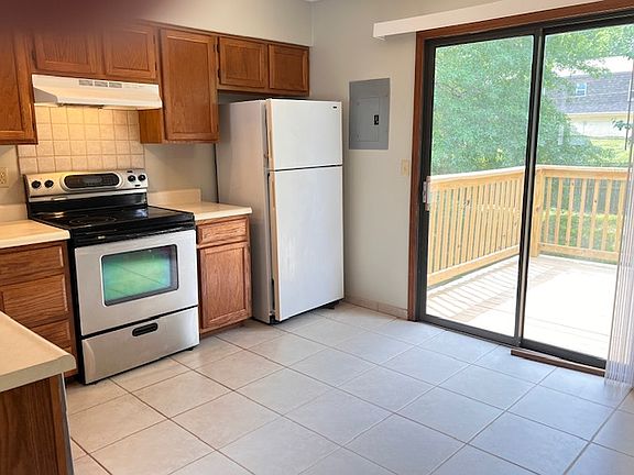 2nd image of 1023 NE Lindsay Ave APT B