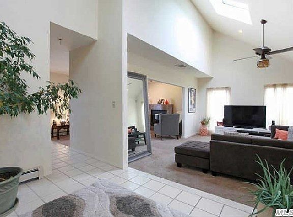 3rd image of 840 Anthony Dr