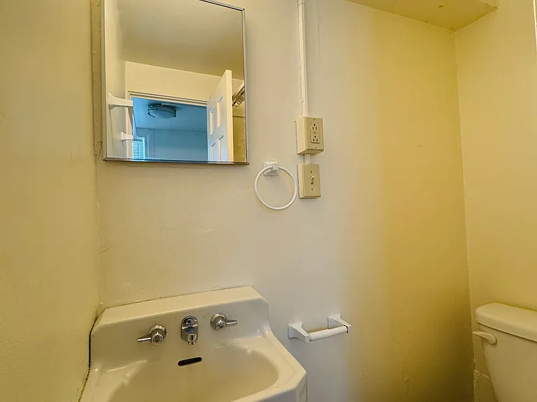 6 Clarke St #2 — Photo 9