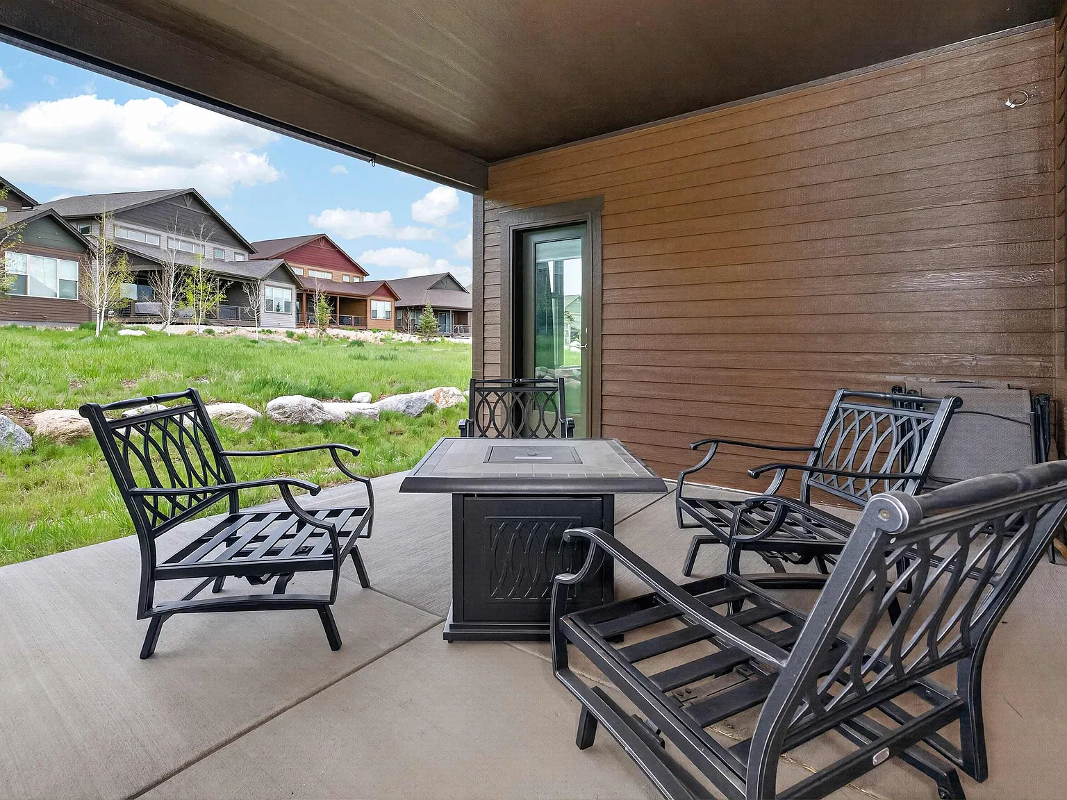 4 bed, 2204 sqft, $4,000 — Photo 3
