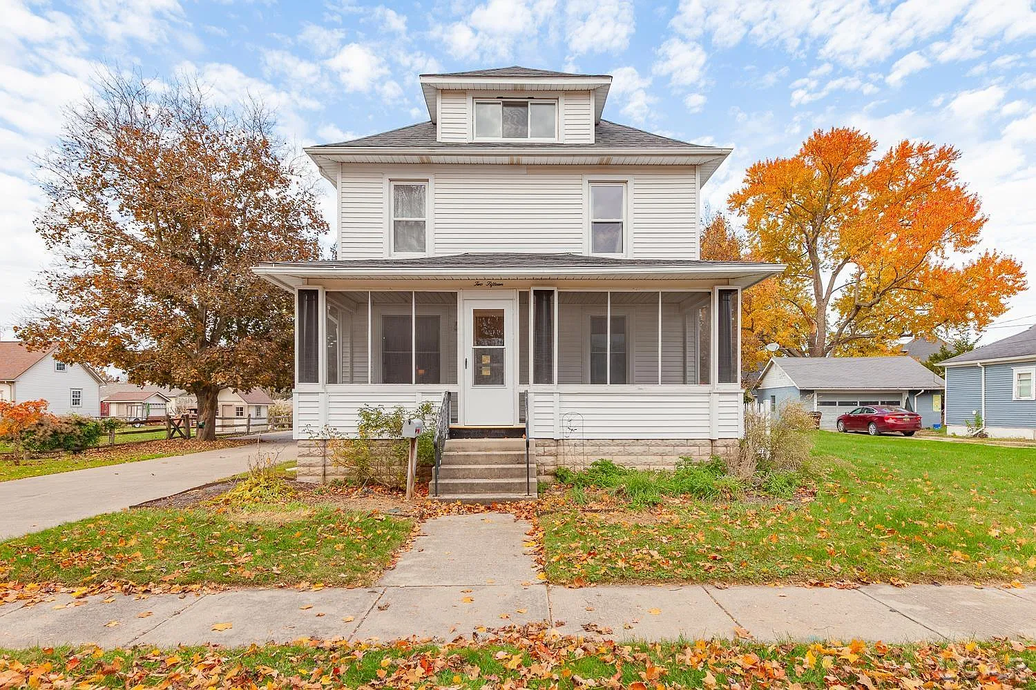 215 White St photo 1