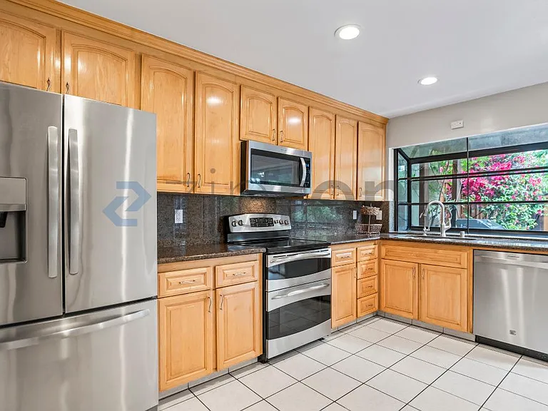 502 Pine Wood Ln — Photo 11