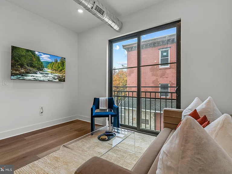416 W Girard Ave #2 — Photo 5