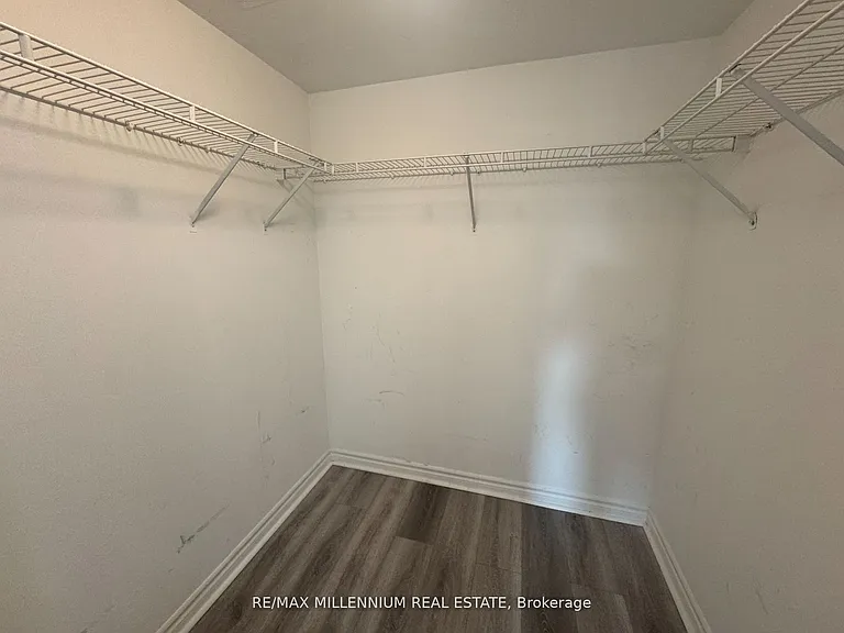 25 Kingsbridge Garden Cir #423 — Photo 23
