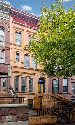 Sold by Cushman & Wakefield Realty of Manhattan LLC | media 2