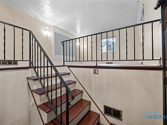 5th image of 3125 Lambert Dr