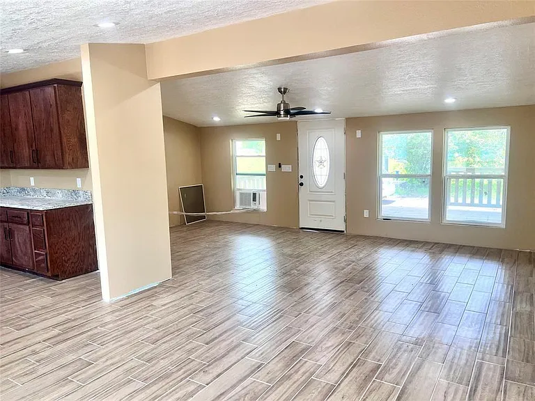 9115 Puritan Way — Photo 3