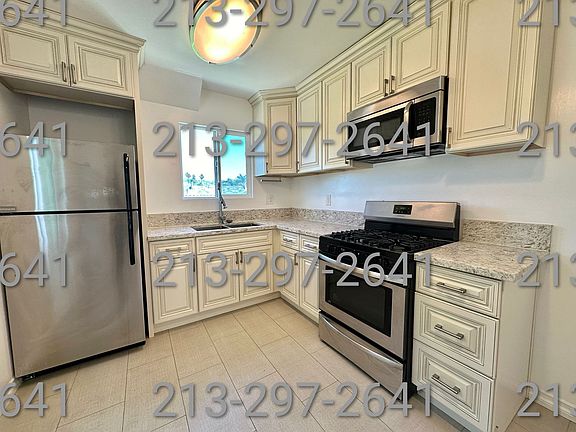 2nd image of 954 N Oxford Ave