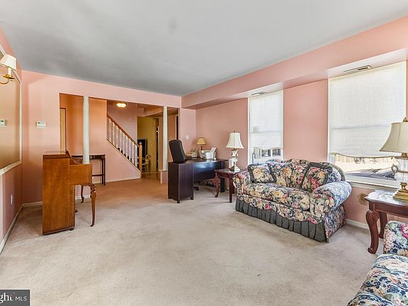 3rd image of 1724 Lee Ct