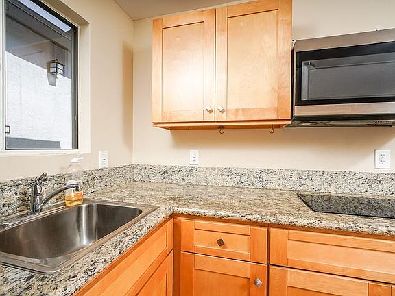 5th image of 4833 Auburn Dr