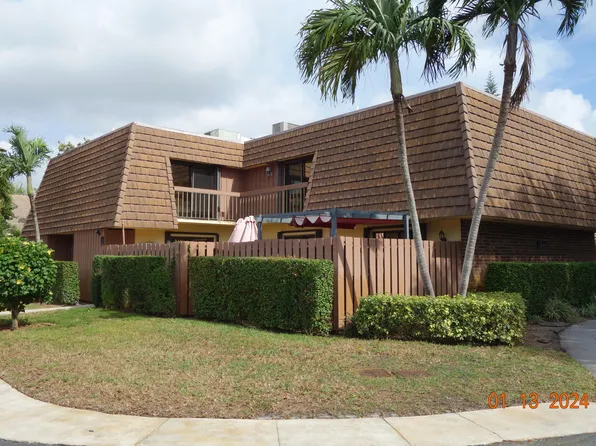 7 Atrium Circle #B, Atlantis, FL 33462