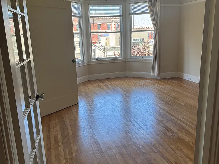 970 Bay St #2 — Photo 4