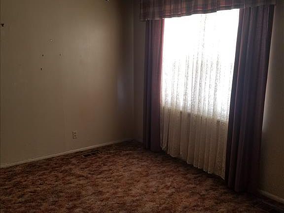 3rd image of 8239 Meadowlark Dr