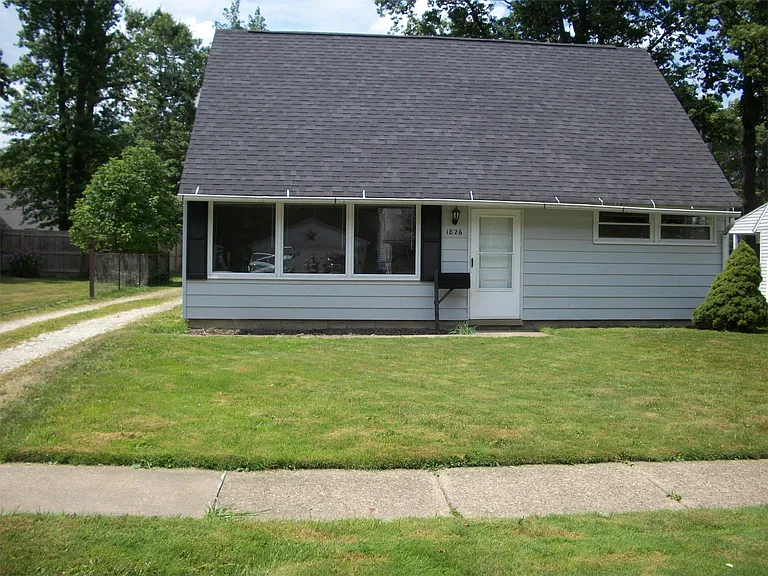 1826 Hanover St — Photo 14