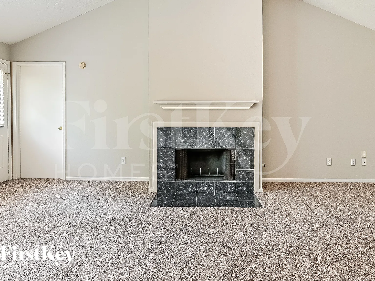 4 bed, 2.0 bath, 2200 sqft, $2,375 — Photo 3