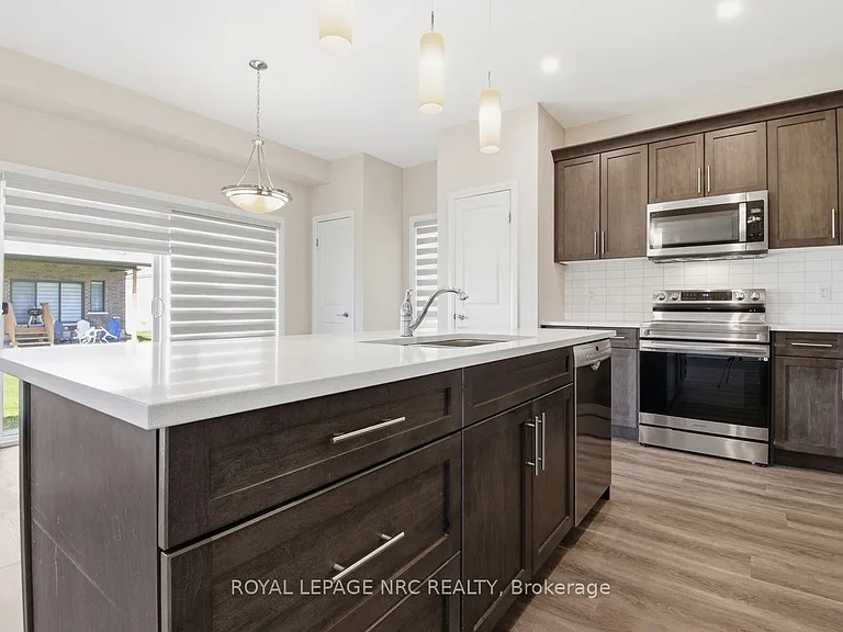 7437 Jonathan Dr — Photo 11