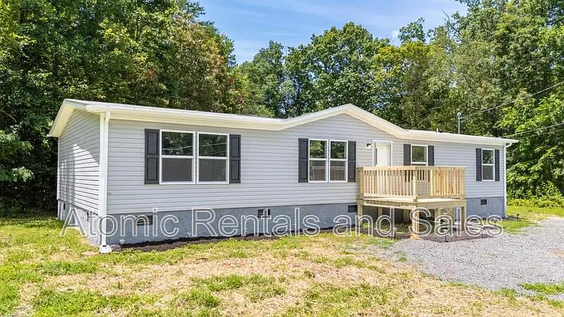 4 bed, 2.0 bath, 1475 sqft, $2,000 — Photo 3