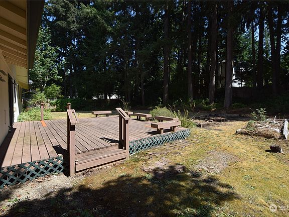 4th image of 8680 Karolena Place NE