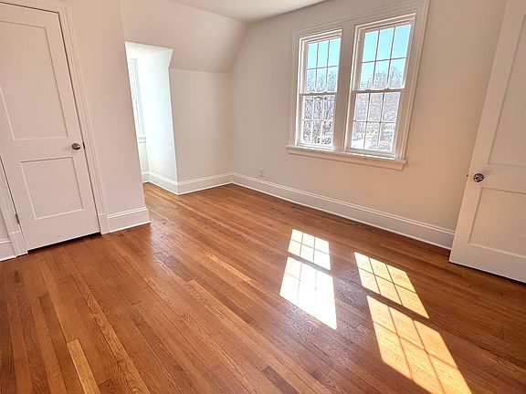 4th image of 1910 Rawlings St #B