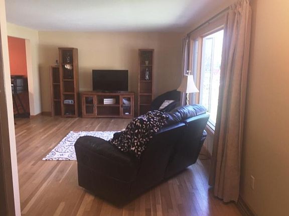 3rd image of 1511 Castle Ave
