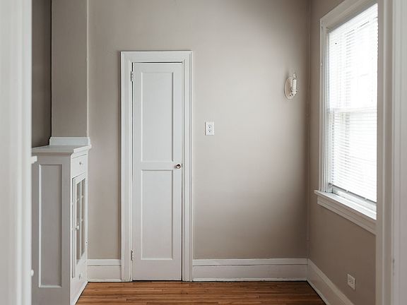 5th image of 2544 Harriet Ave #205