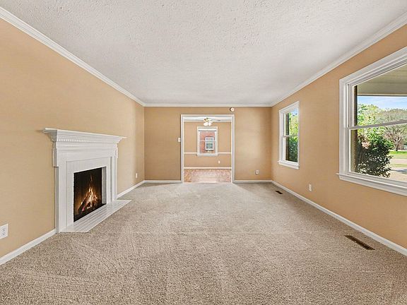 3rd image of 1506 Hart Cir