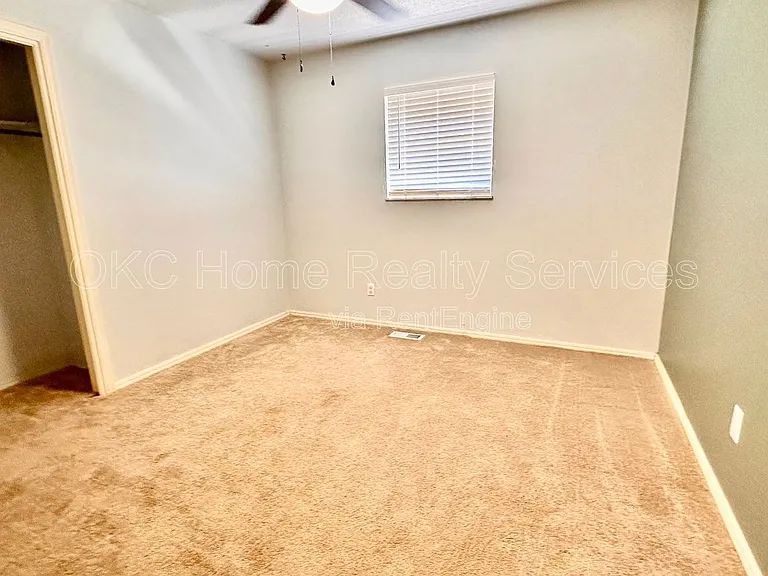 12109 Camelot Dr — Photo 25