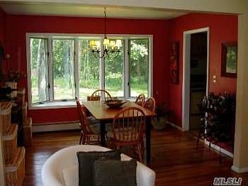 3rd image of 7 Woodedge Dr