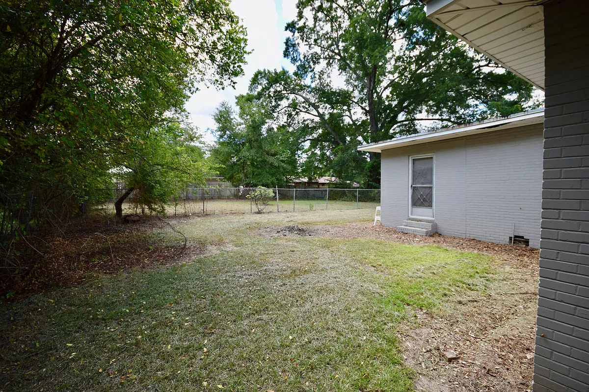 Building Photo - 1310 Fairfield Dr