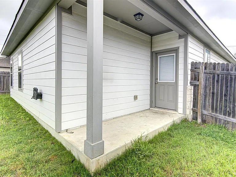 1311 Hazelton Cv — Photo 25
