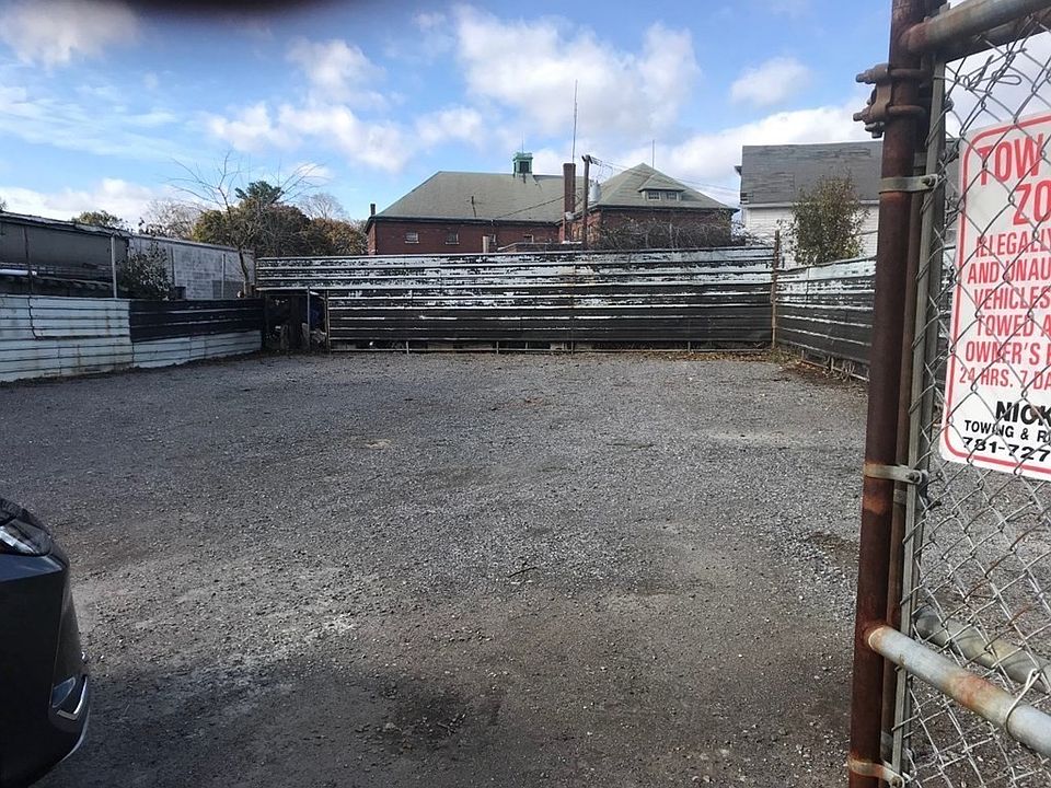 2nd image of 15 Maguire Ct