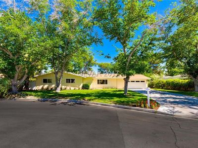 2500 Llewellyn Dr, Las Vegas, NV, 89102