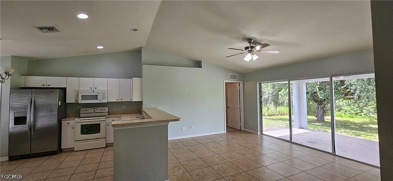 3 bed, 2.0 bath, 1272 sqft, $1,750 — Photo 3
